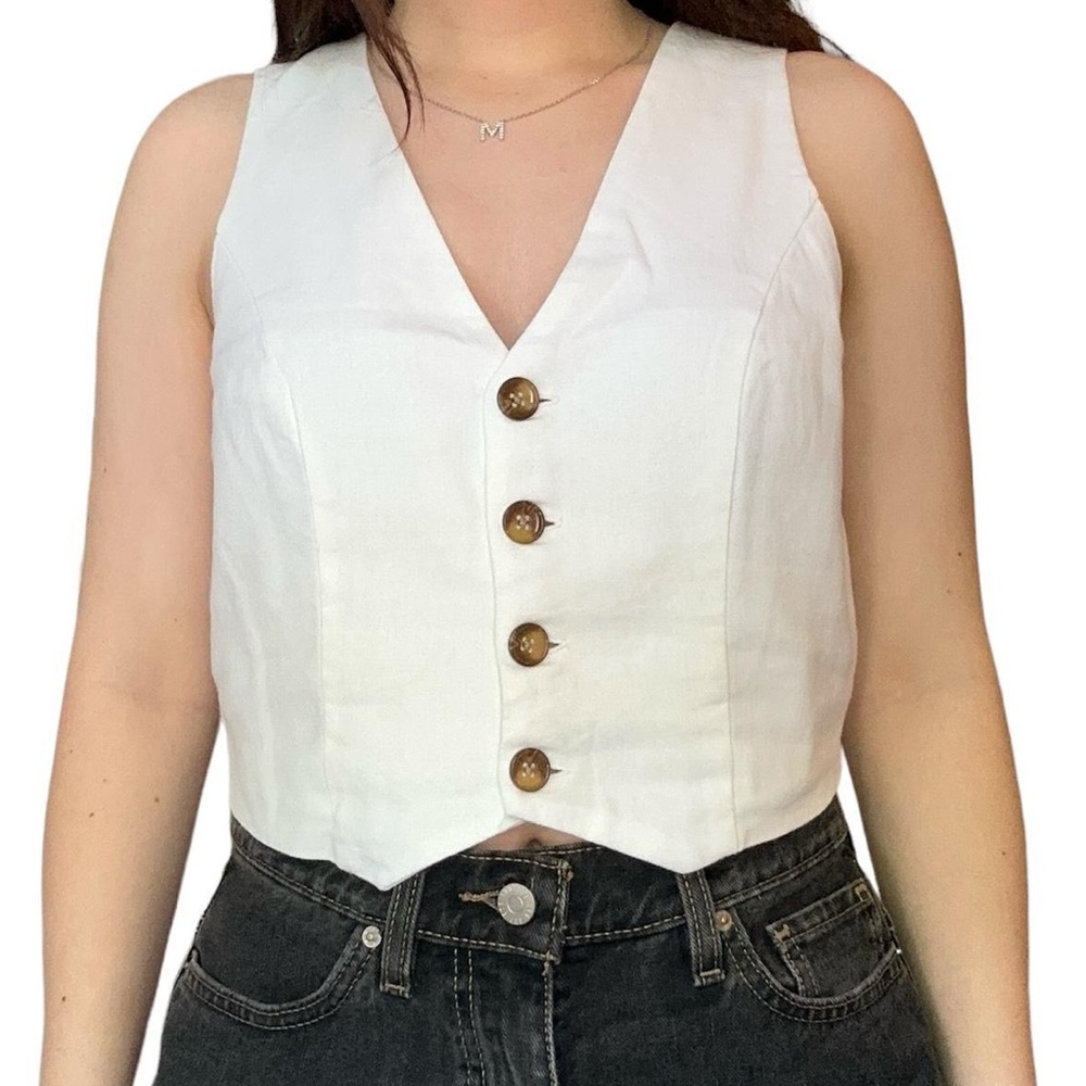 Button-up vest